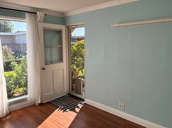 2832 Charlemagne Ave, Long Beach, CA 90815