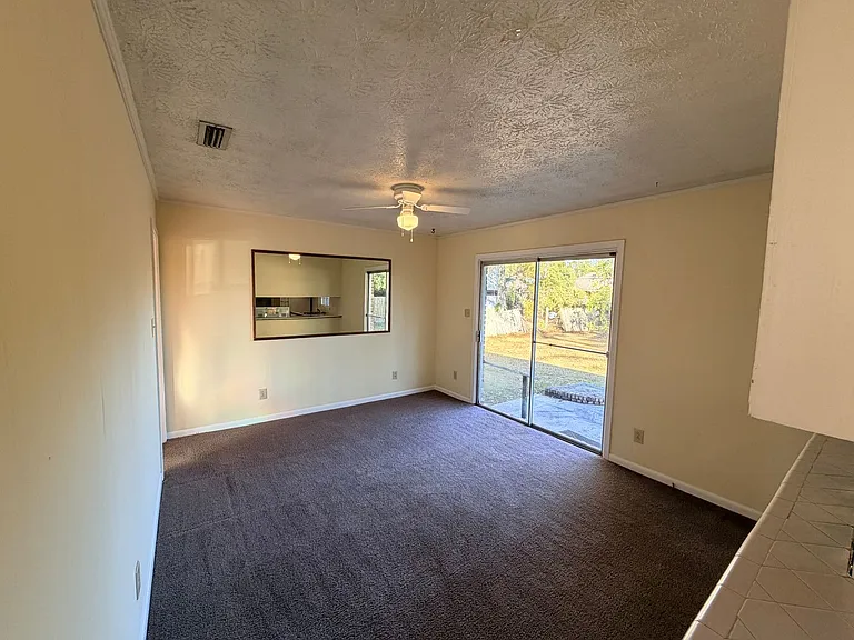 4112 Oak Dr — Photo 9