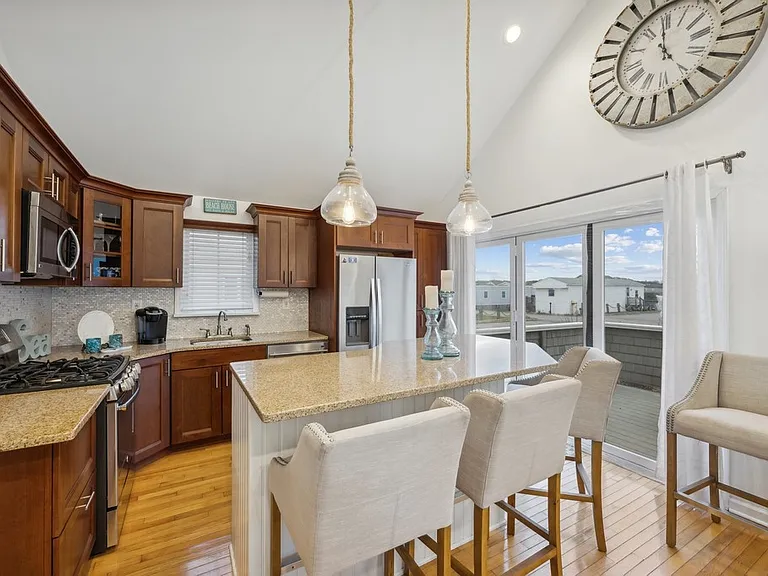 100 Deforest Rd #208 — Photo 4