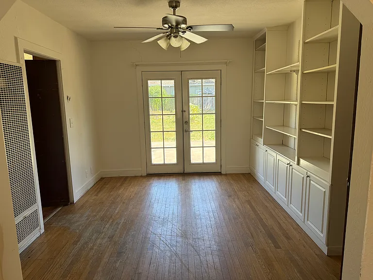 889 Jennings Ave — Photo 6