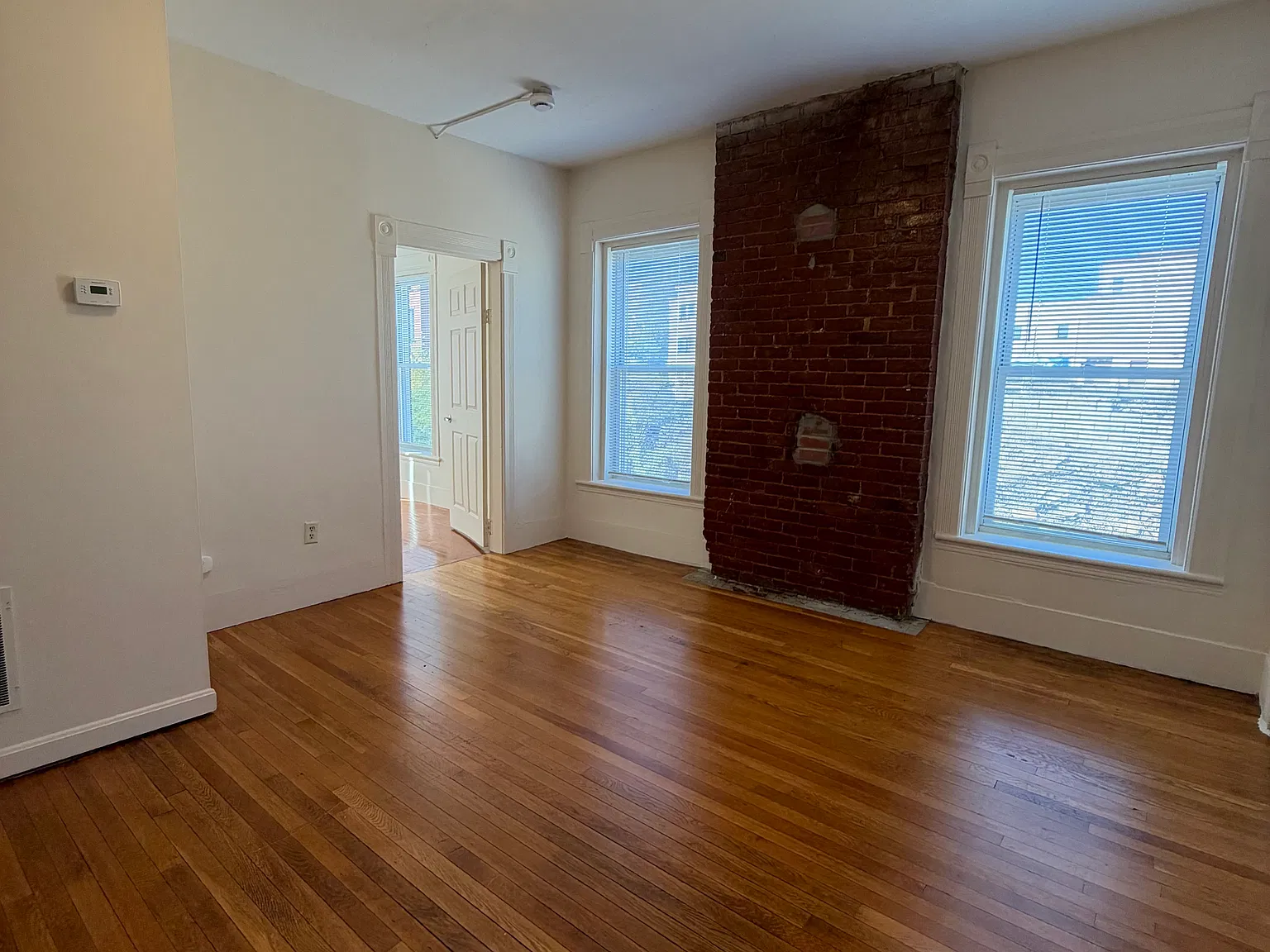 3 bed, 1070 sqft, $1,925 — Photo 3