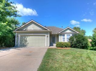 608 E 15th St, Kearney, MO 64060