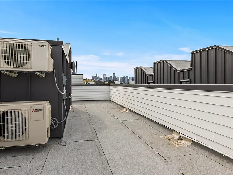 255 E Louisa St — Photo 24