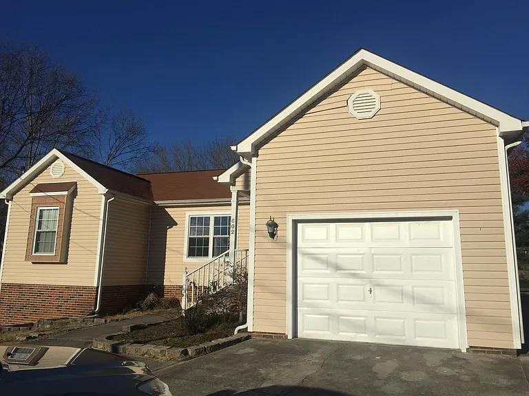 602 Blackburn Dr — Photo 2