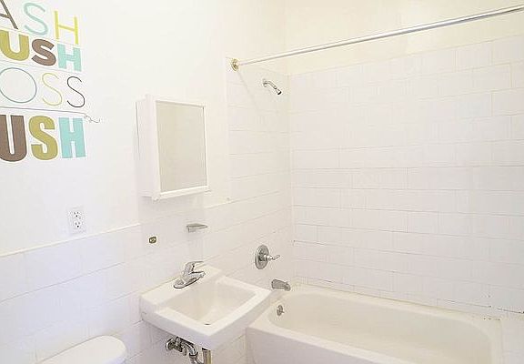 5th image of 366 Willis Ave APT 1