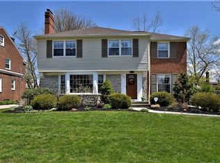 2401 Glendon Rd, University Heights, OH 44118