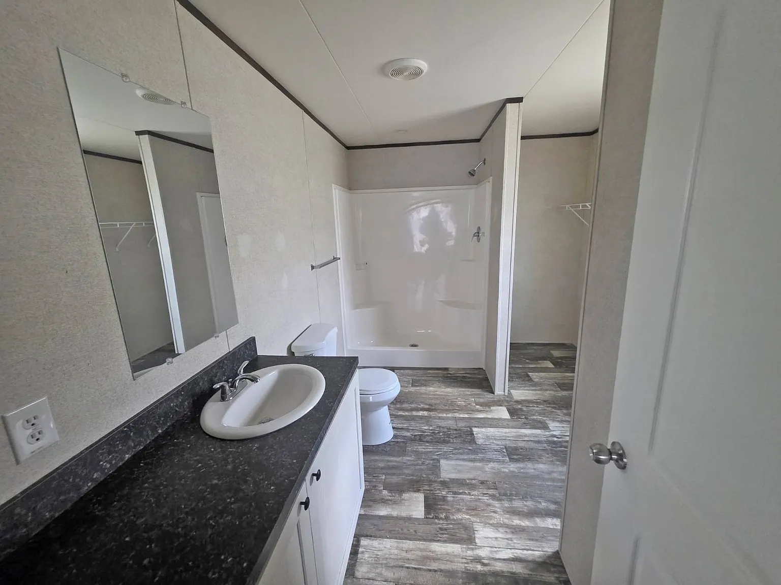 4 bed, 2.0 bath, 1450 sqft, $1,500 — Photo 4