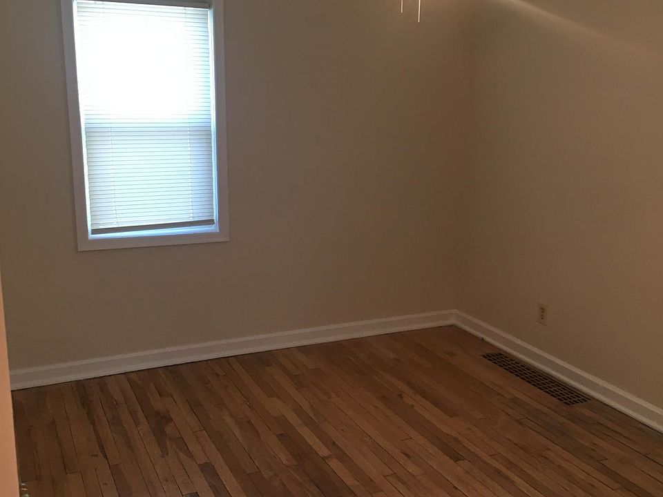 1st image of 3527 Burt St #1