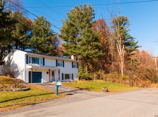 17 Lakeside Dr, Castleton, NY 12033