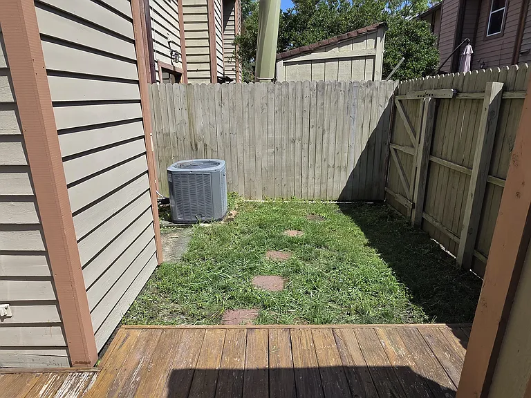 1422 Northface Ct — Photo 16