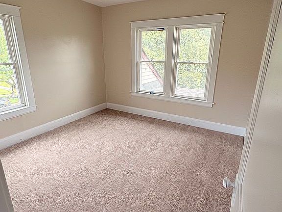 4th image of 940 Katherine Ave