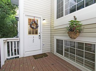 329 W Treehouse Ln, Round Lake, IL 60073