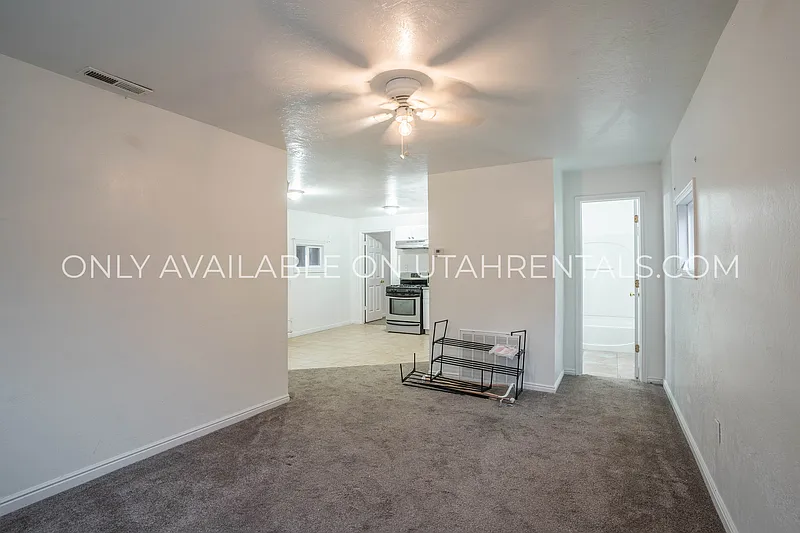 2 bed, 1.0 bath, 800 sqft, $1,350 — Photo 3