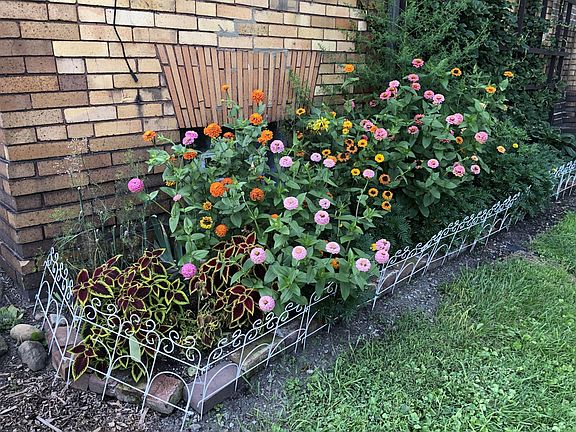 Side gardens