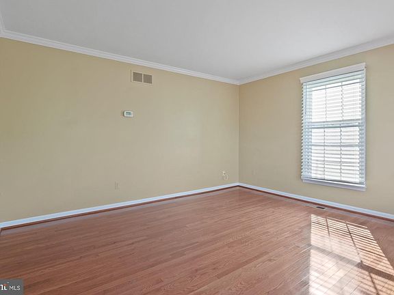 5th image of 815 Van Dyke Ln