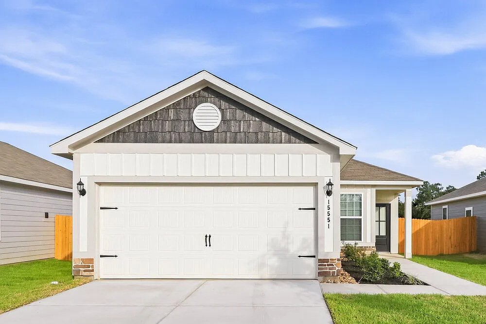 3 bed, 2.0 bath, 1306 sqft, $1,691 — Photo 1