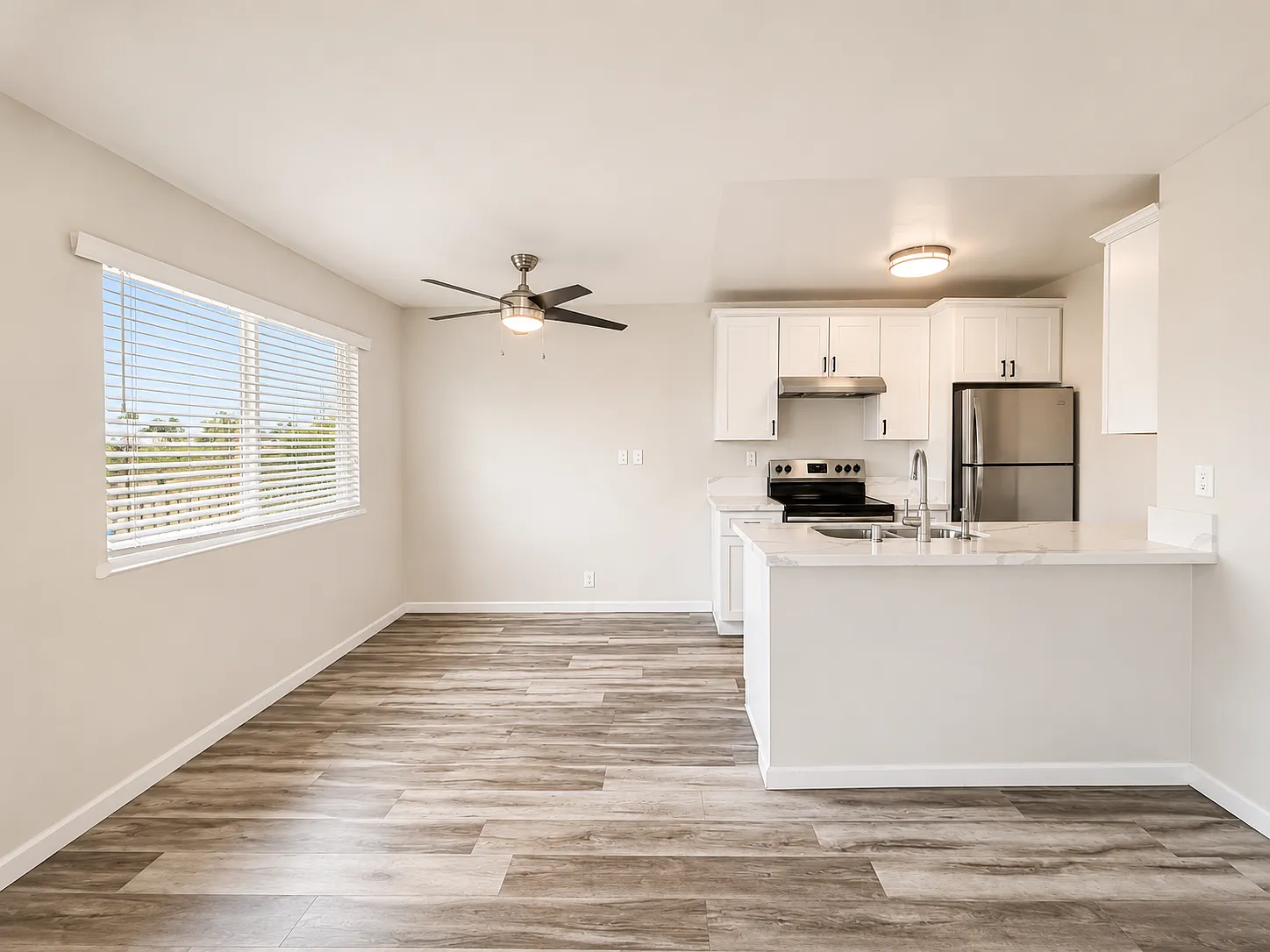 2 bed, 950 sqft, $3,060 — Photo 3
