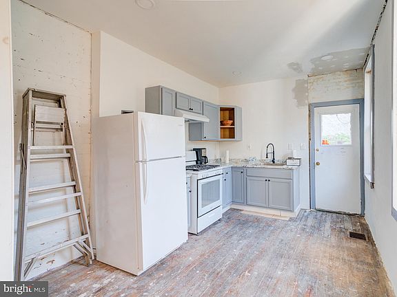 4th image of 2030-32 E Somerset St