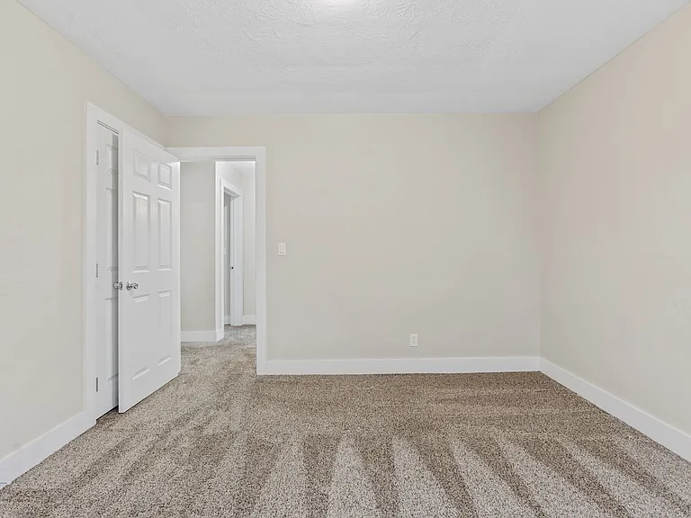 235 Riviera Dr NE — Photo 15