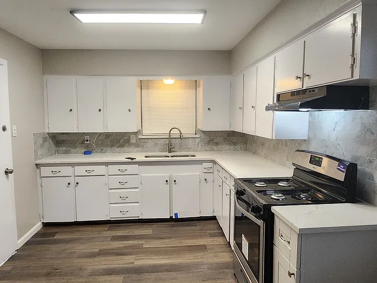 1227 Westmoreland Dr — Photo 3