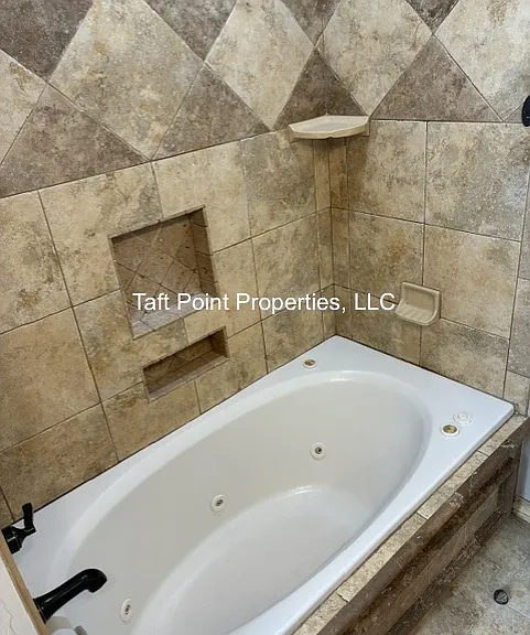 1517 NW 44th St — Photo 11