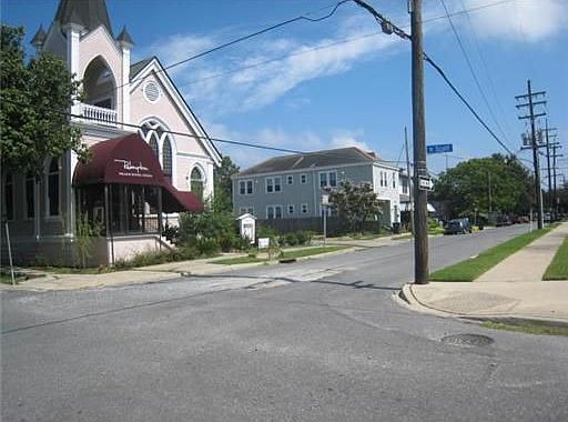 2nd image of 139 N Scott St