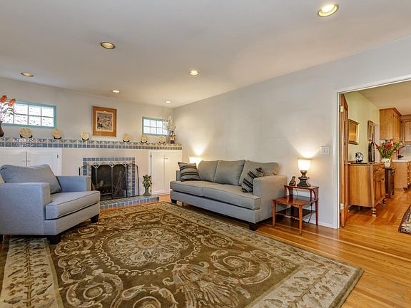 4th image of 1050 Villa Ave