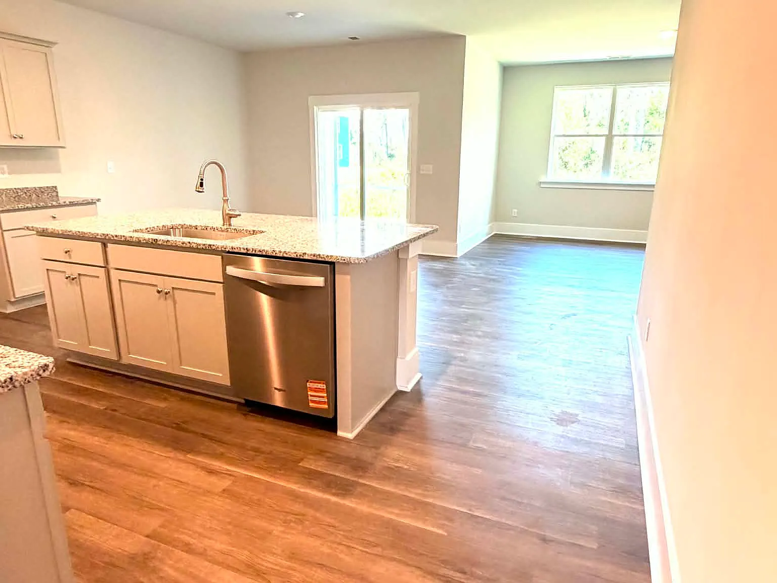 4 bed, 1774 sqft, $2,400 — Photo 4