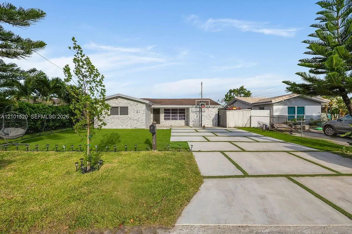 Leslie Homes — Photo 1