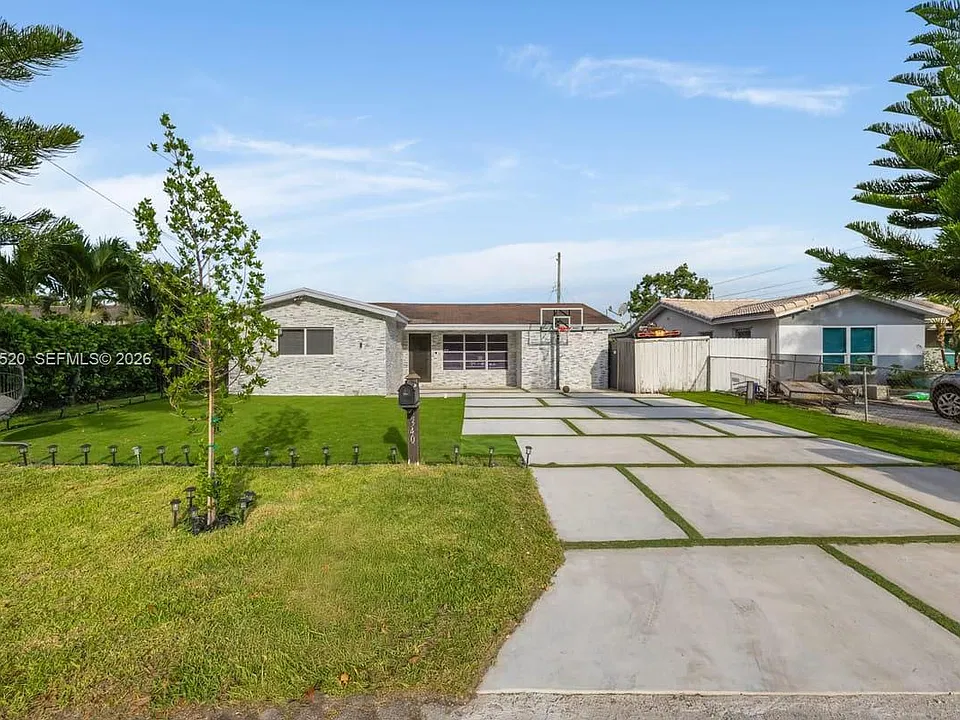 2340 N 66th Ter