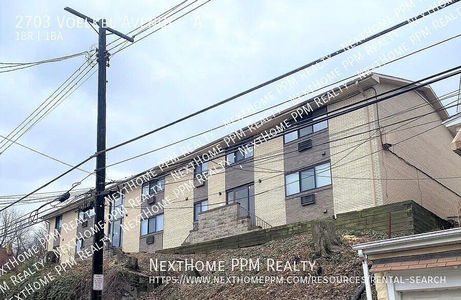 Dormont 1 Bedroom w/parking, A/C, granite, dish washer, hardwoods, laundry. — Photo 2