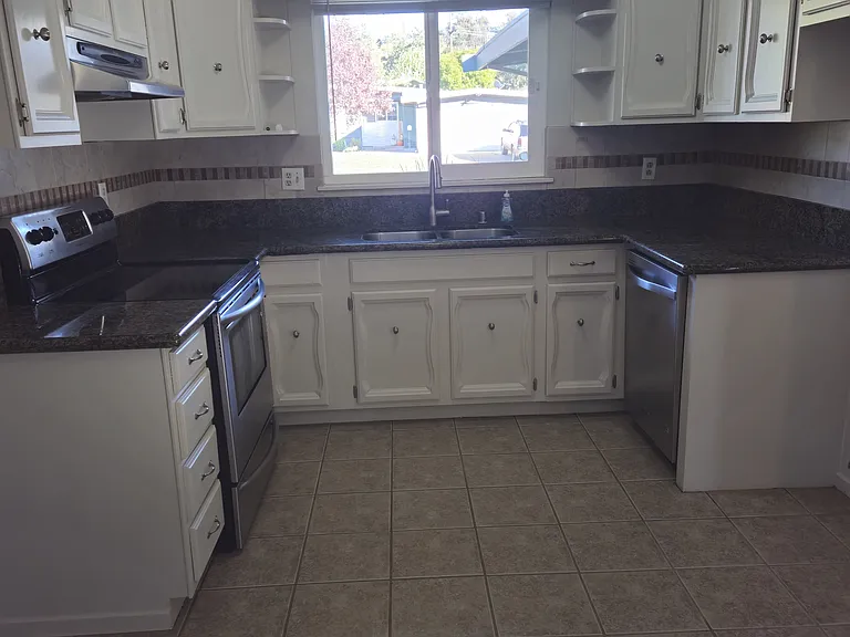 348 Plum St — Photo 6
