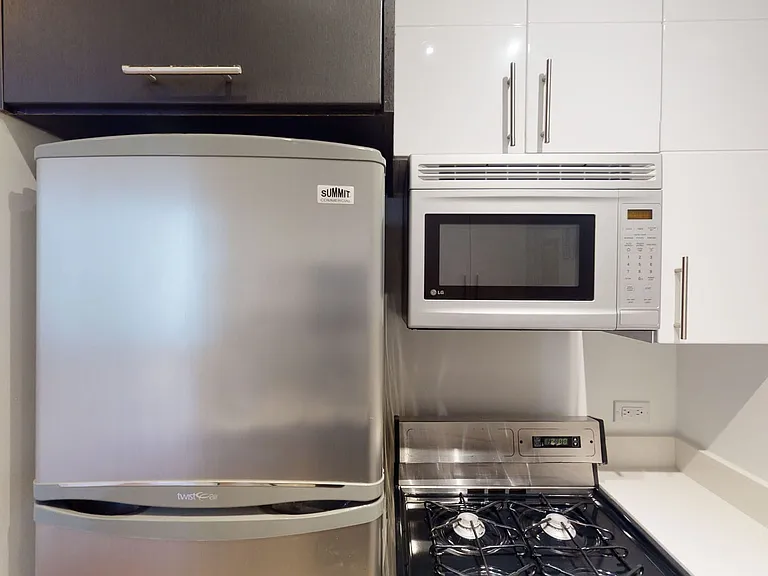 795 Columbus Ave #11L — Photo 3