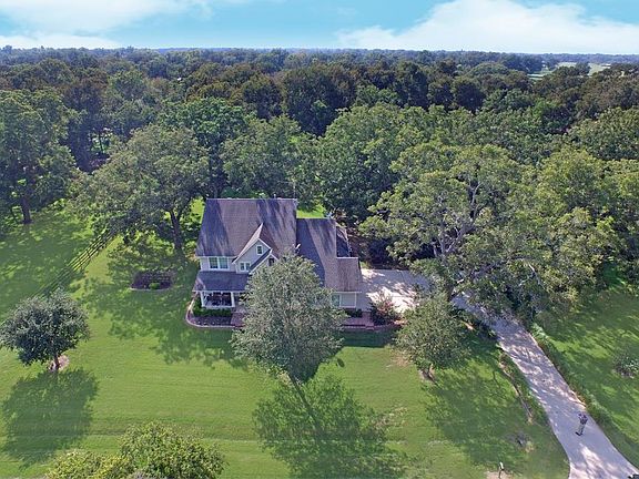 2nd image of 1015 Pony Ln
