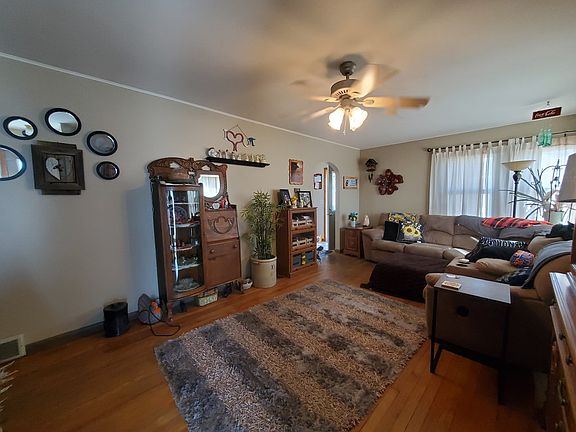 2nd image of 1218 Grand St