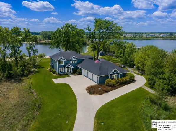 5512 N 284th Cir, Valley, NE 68064
