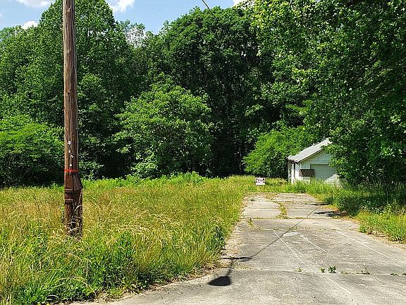2nd image of 2126 School St