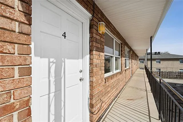 2 bed, 1.0 bath, 655 sqft, $1,050 — Photo 2