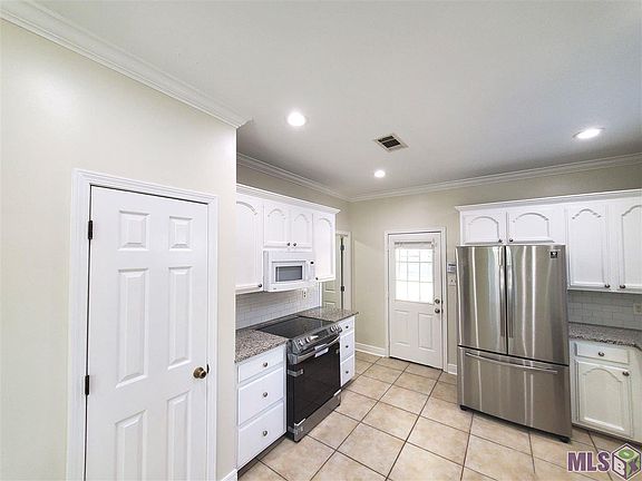 5th image of 18431 White Oak Dr