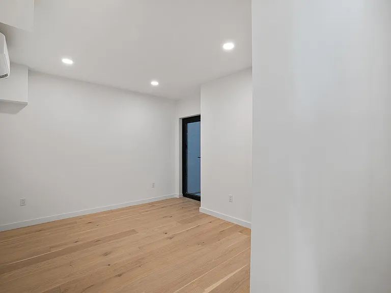 1335 Larkin St #203 — Photo 23