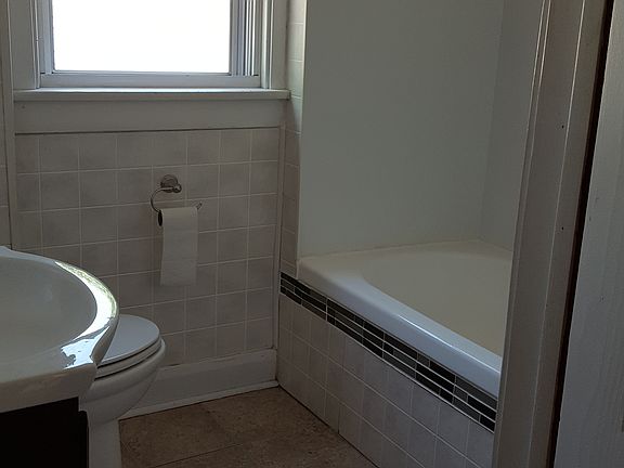 2nd Floor Bathroom