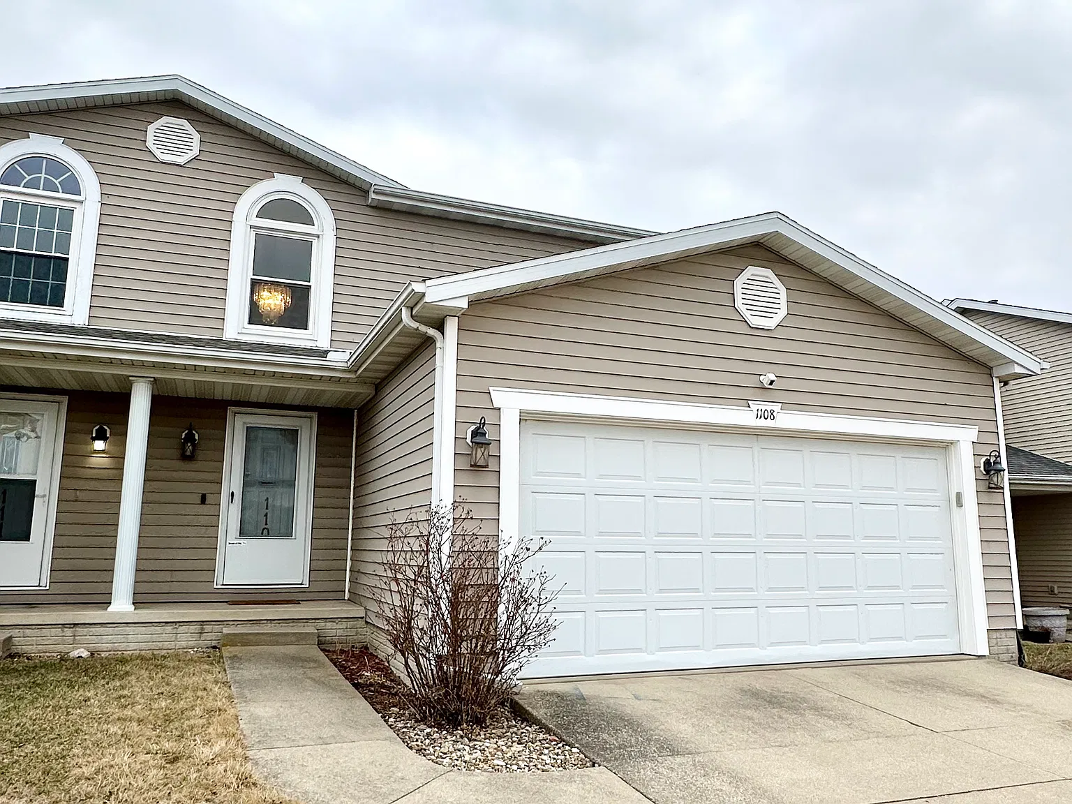 3 bed, 2.5 bath, 2336 sqft, $2,300 — Photo 1