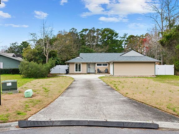3rd image of 802 Knobcone Ct.