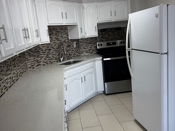5th image of 440 Harmon Cove Tower