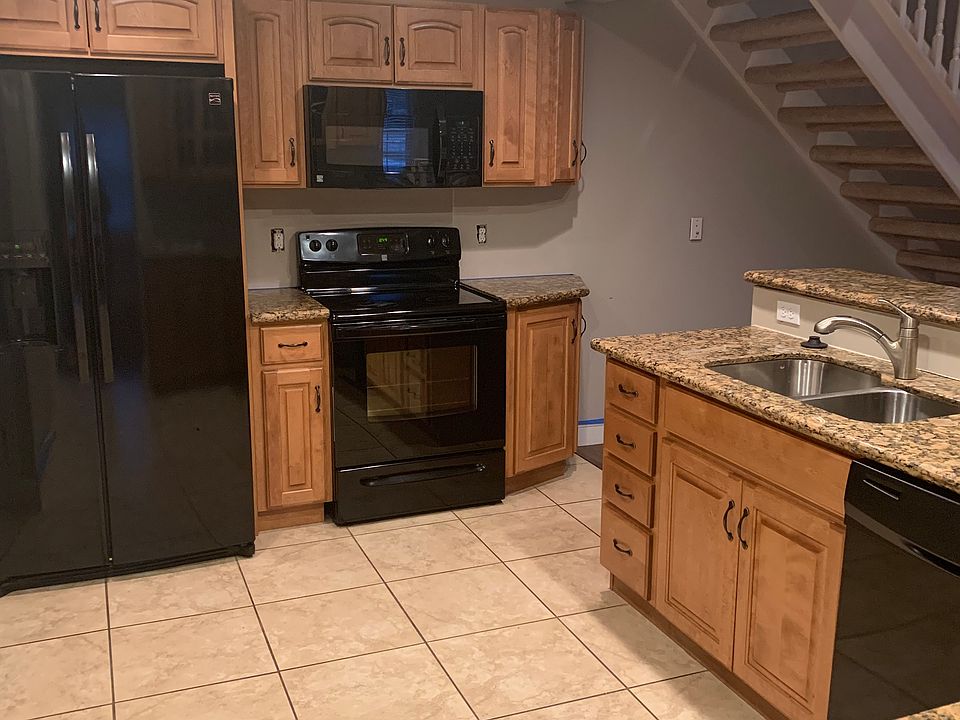 1st image of 132 Fairway Pl