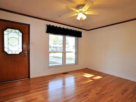 5th image of 761 Peace Haven Dr