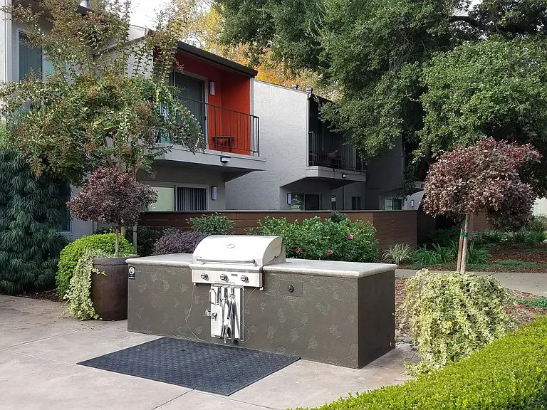 815 E St — Photo 10