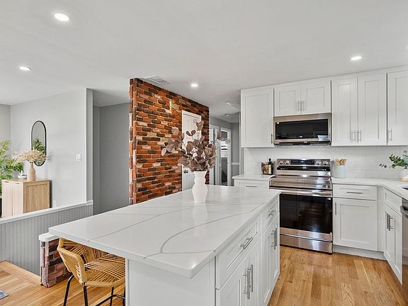 3rd image of 27 Hodgkins Rd