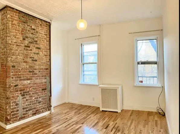 195 Calyer Street image 1 of 7