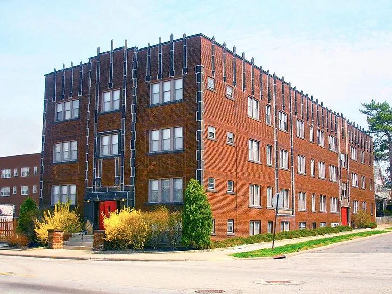 Lee-Yorkshire Apartments — Photo 1